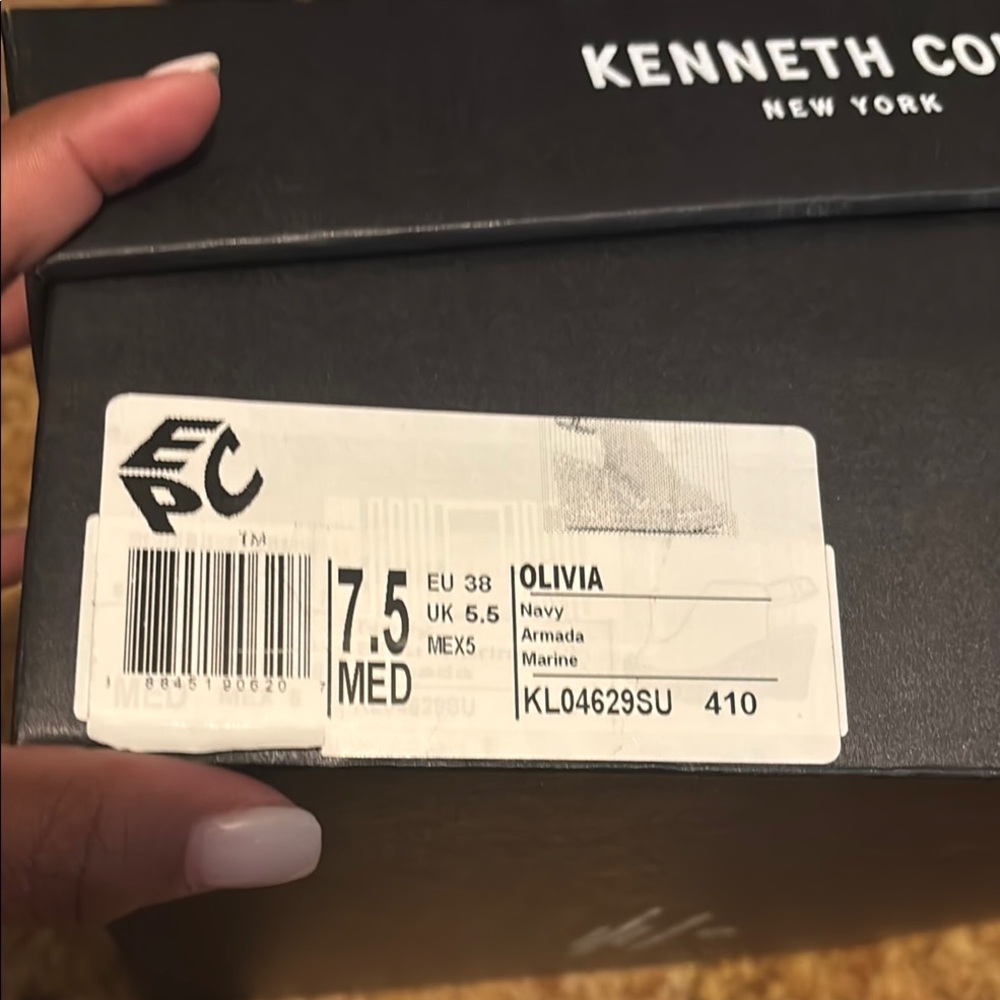 Kenneth Cole Navy Wedge Sandals. Size 7.5 preloved - Picture 13 of 16